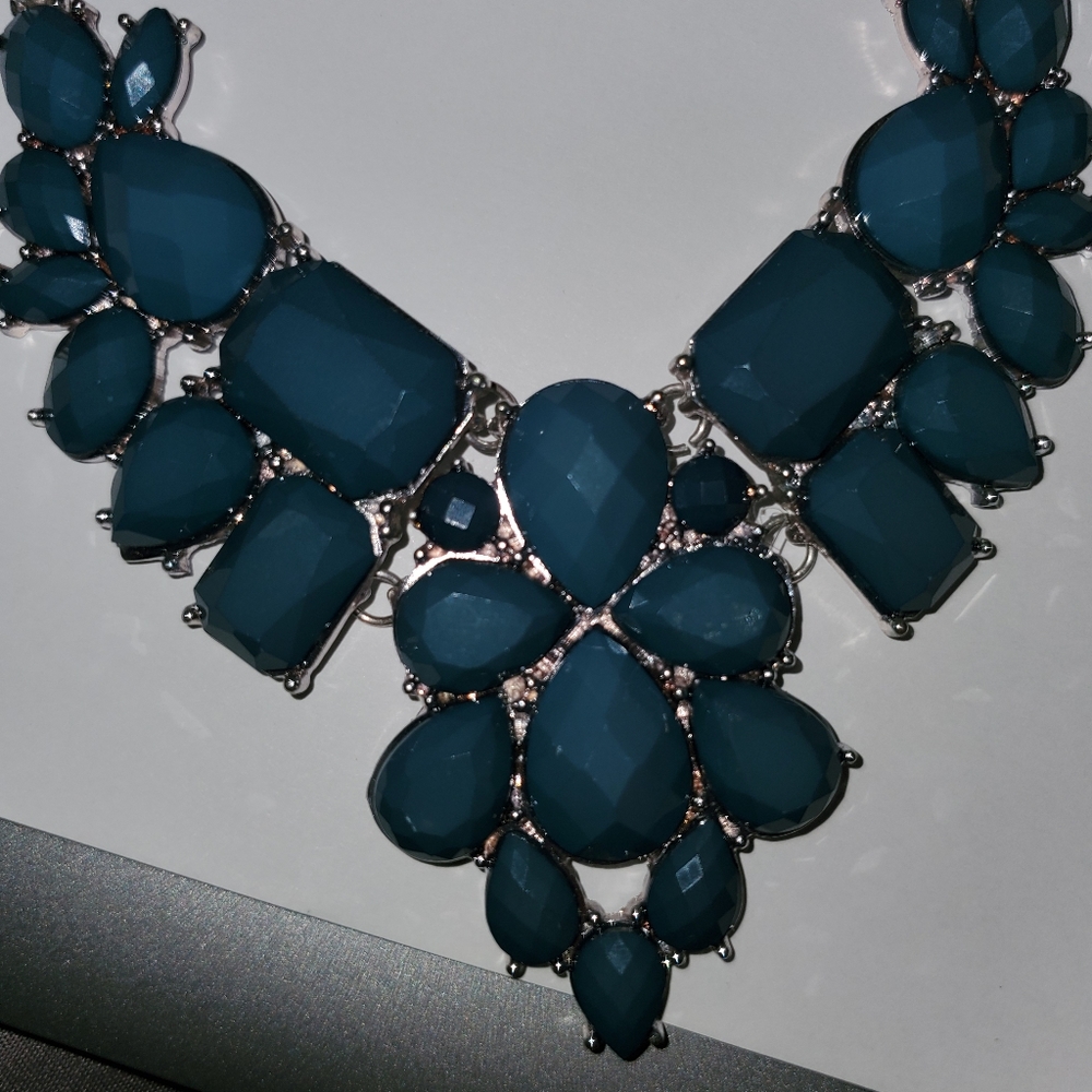 Siver w/ emerald necklace